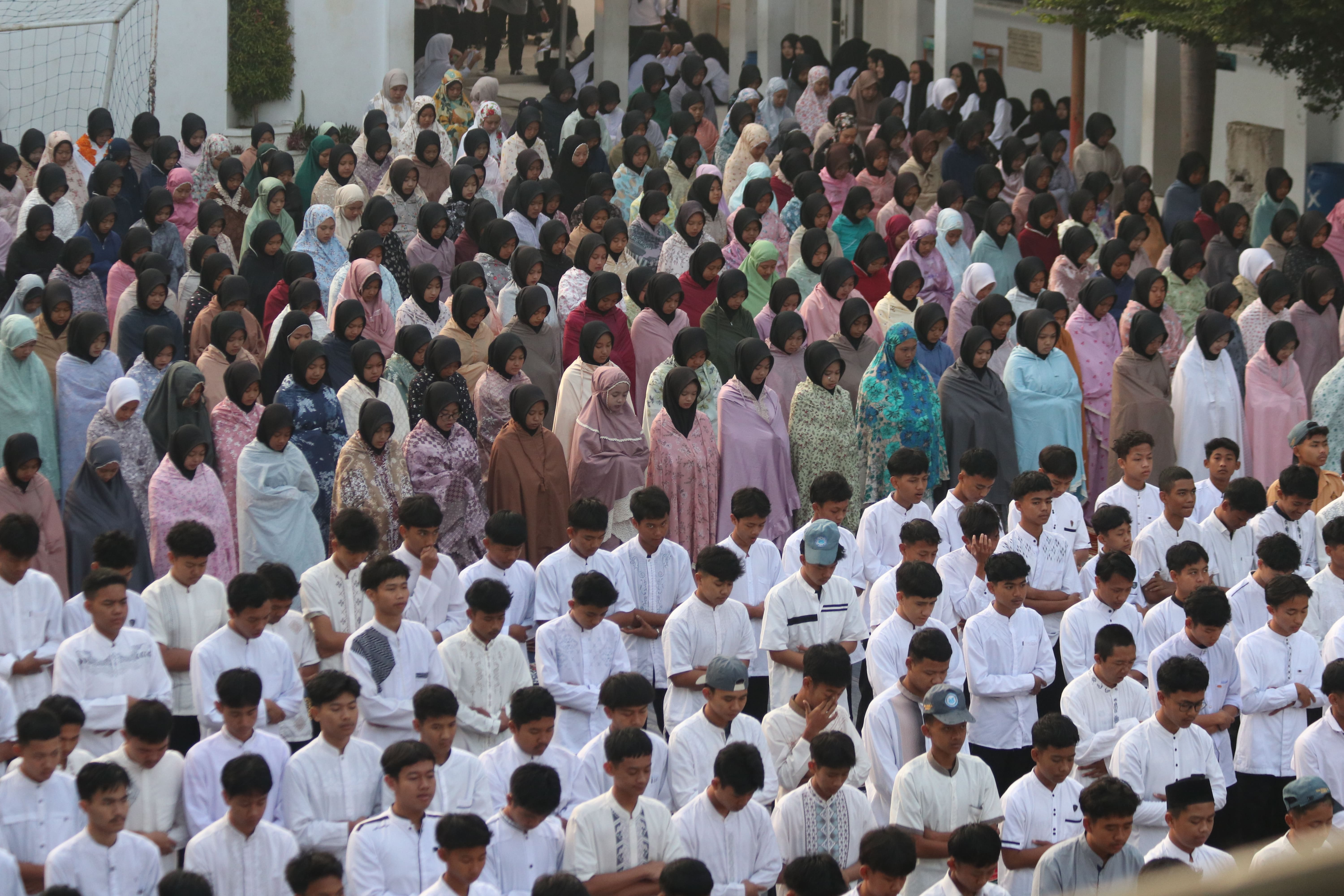 Shalat Duha Bersama, Pembiasaan Ibadah Rutin Setiap Hari Jumat di SMAN 25 Garut